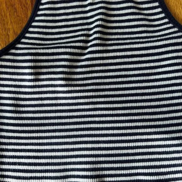 Two Forever21 tops - Picture 5 of 8